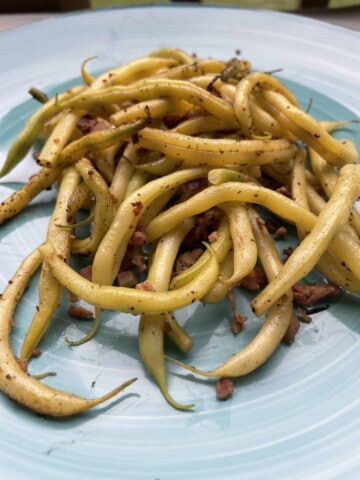 Blackstone Yellow Beans on a teal colored plate.