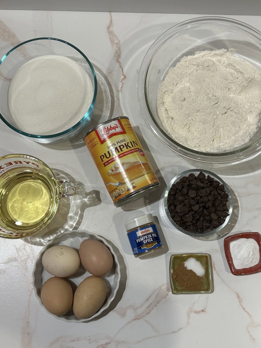 Pumpkin Chocolate Chip Muffins Ingredients - Canned Pumpkin Puree,
Granulated Sugar,
Vegetable Oil,
Eggs,
All-Purpose Flour,
Baking Soda,
Pumpkin Pie Spice,
Salt,
Chocolate Chips

